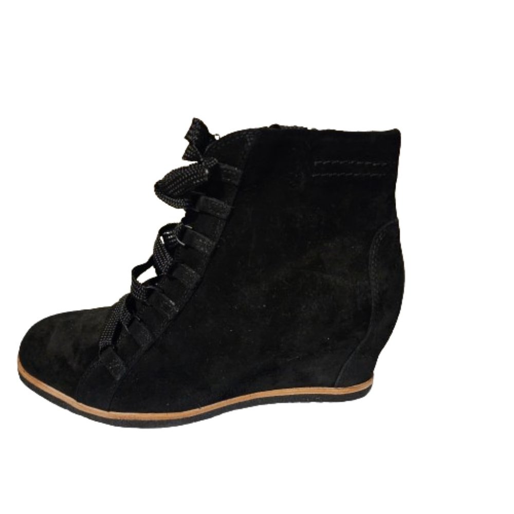 NIB EARTH Suede Lace-Up Wedge Ankle Boots Original box included Extremely comfor